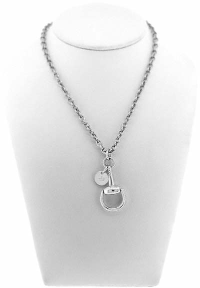 18ct white gold gucci necklace close up 18ct white gold