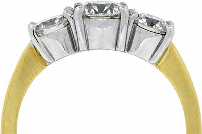 Graduated Three Stone Diamond Ring in 18ct Yellow Gold